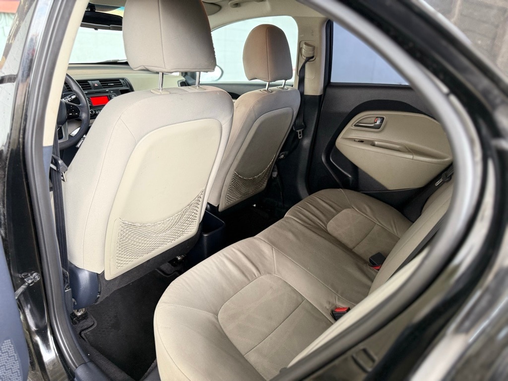 Vehicle image 33 of 39