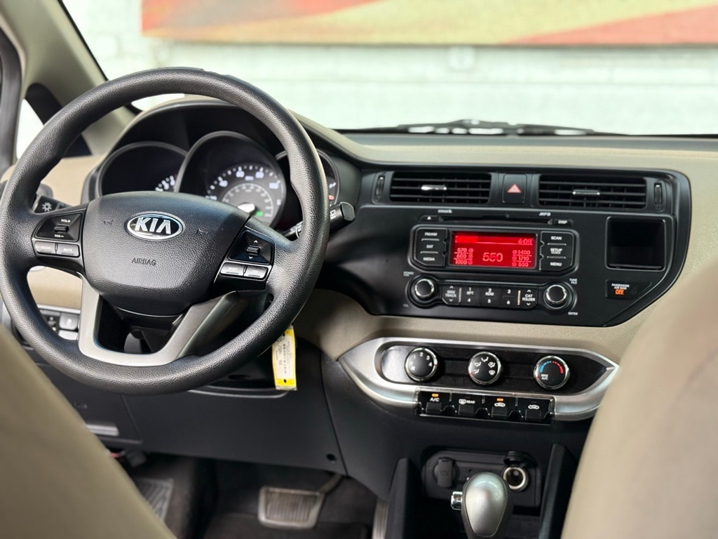 Vehicle image 36 of 39