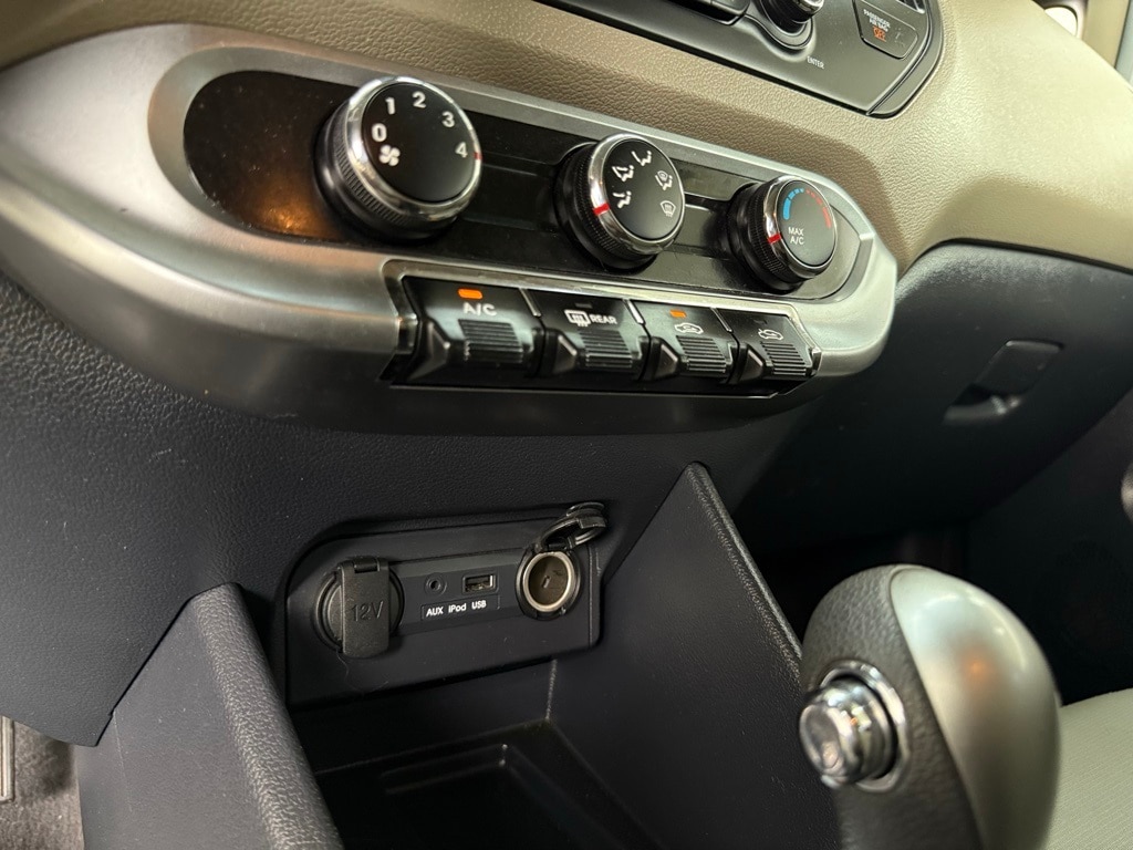 Vehicle image 27 of 39