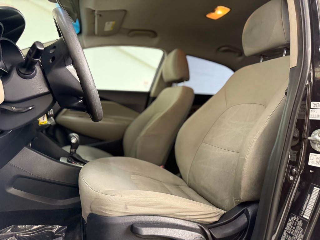 Vehicle image 17 of 39