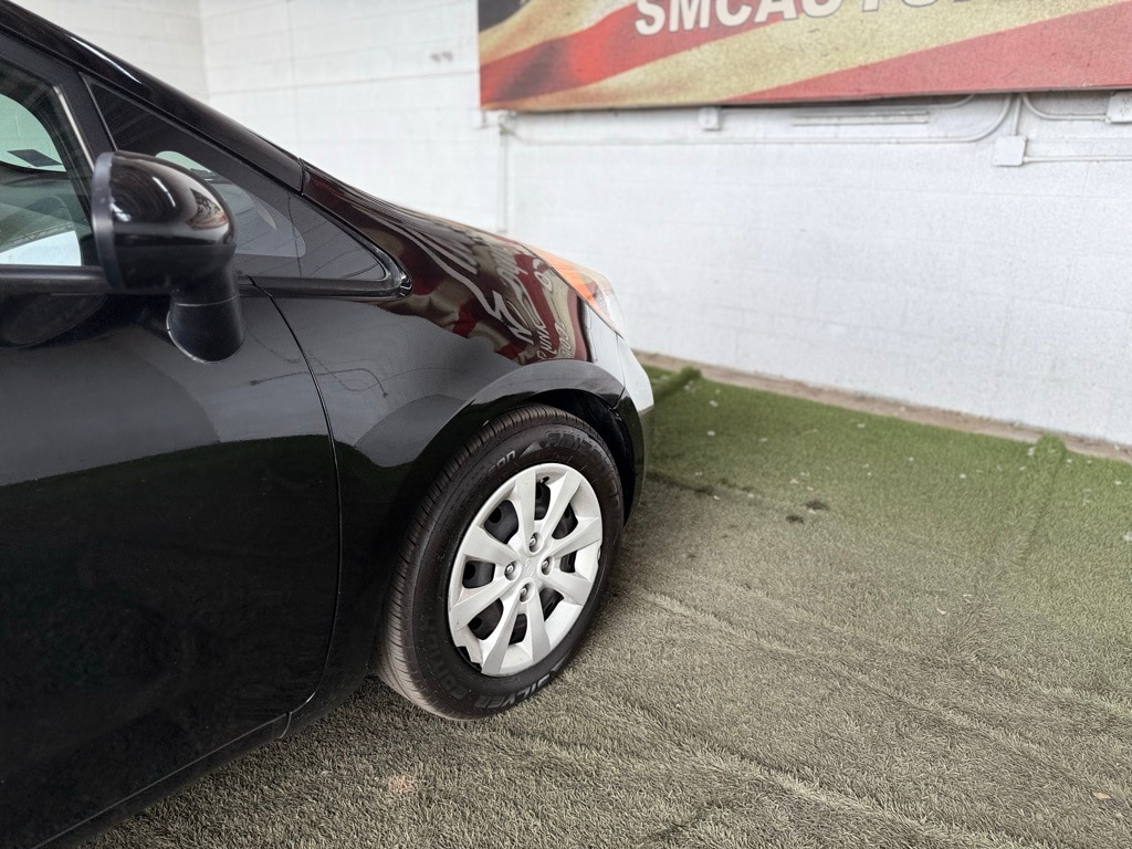 Vehicle image 10 of 39