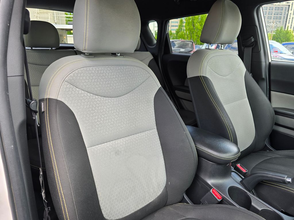 Vehicle image 14 of 31