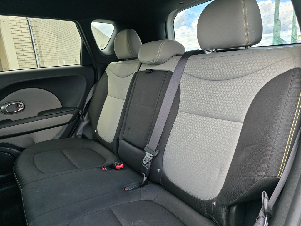 Vehicle image 22 of 31