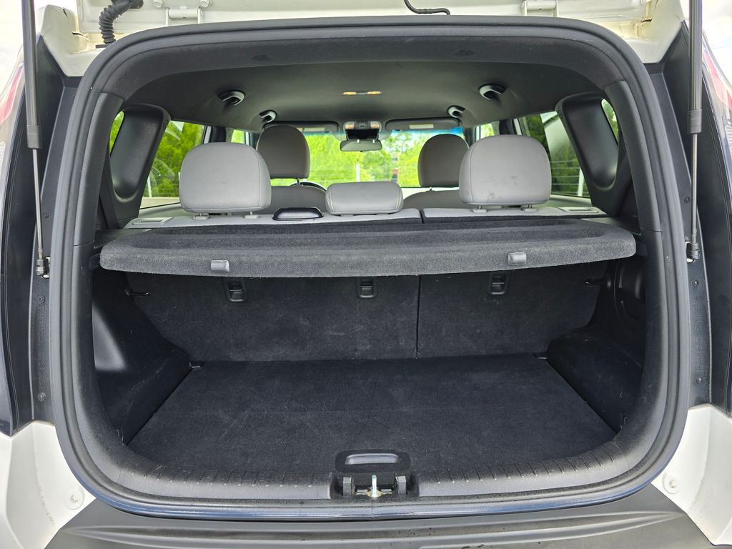 Vehicle image 19 of 31