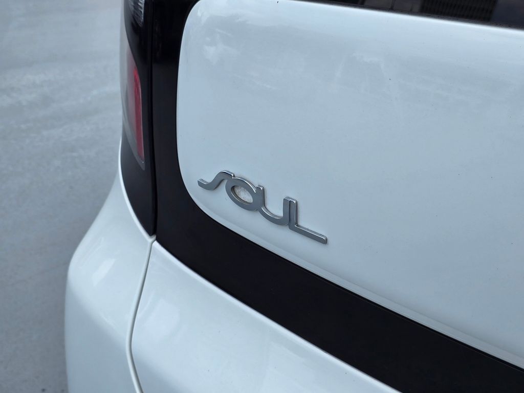 Vehicle image 17 of 31