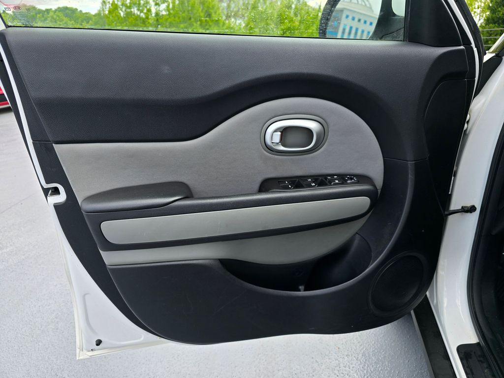 Vehicle image 24 of 31