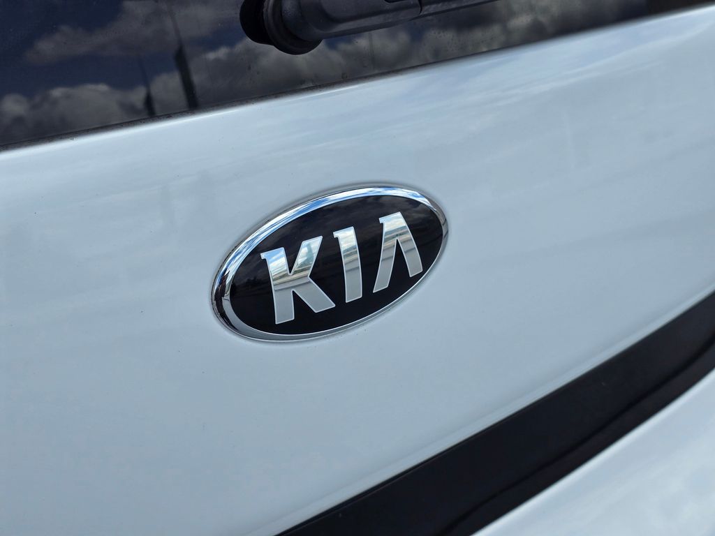 Vehicle image 18 of 31