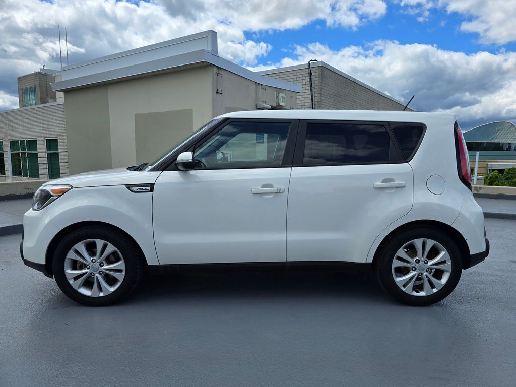 Vehicle image 2 of 31