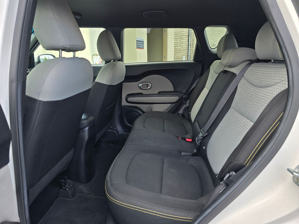 Vehicle image 21 of 31