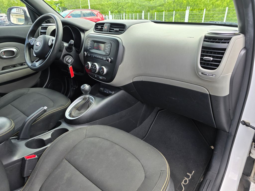 Vehicle image 13 of 31
