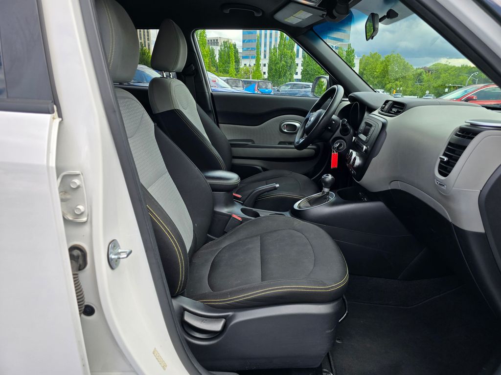 Vehicle image 12 of 31