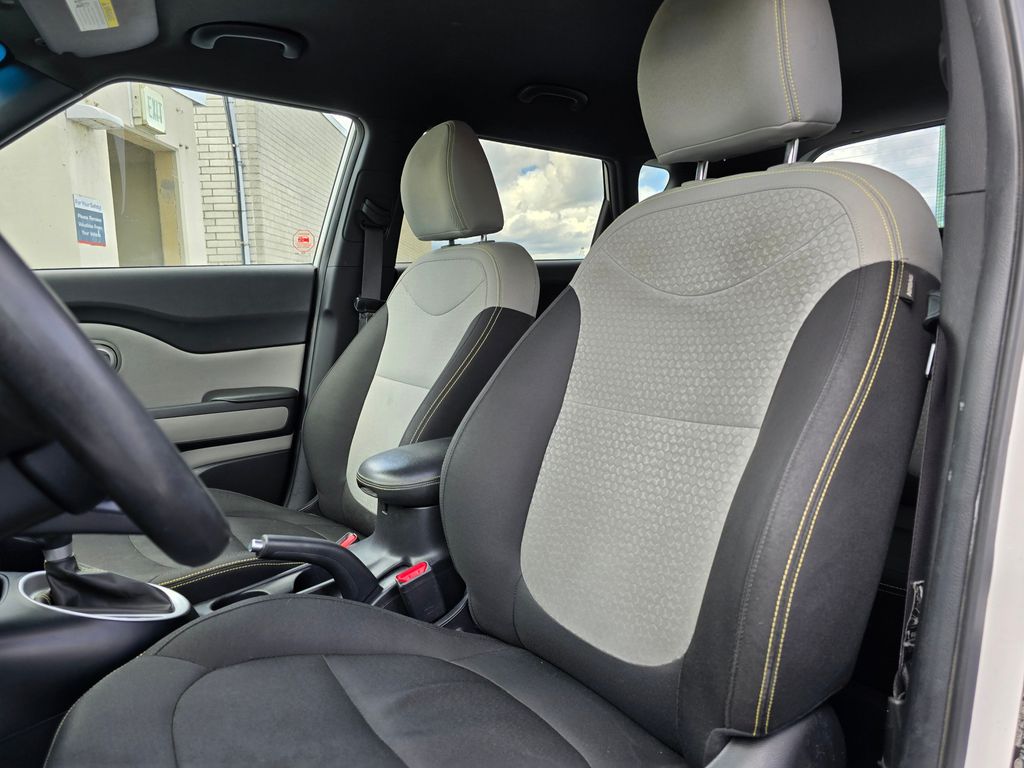 Vehicle image 26 of 31
