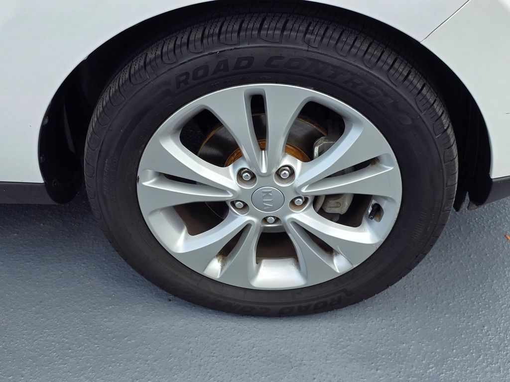Vehicle image 10 of 31