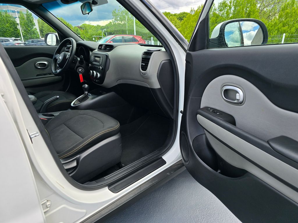 Vehicle image 11 of 31