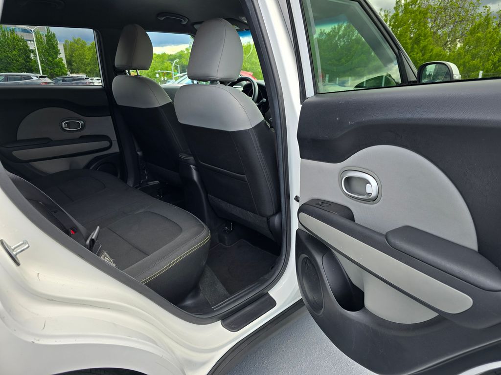 Vehicle image 15 of 31