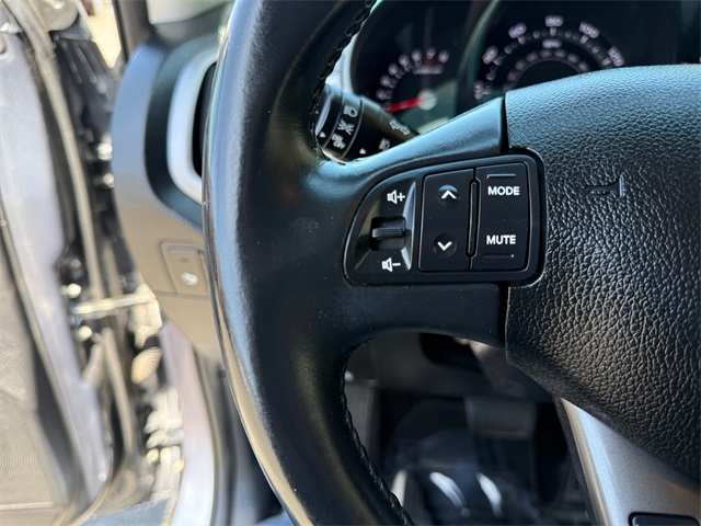 Vehicle image 21 of 27
