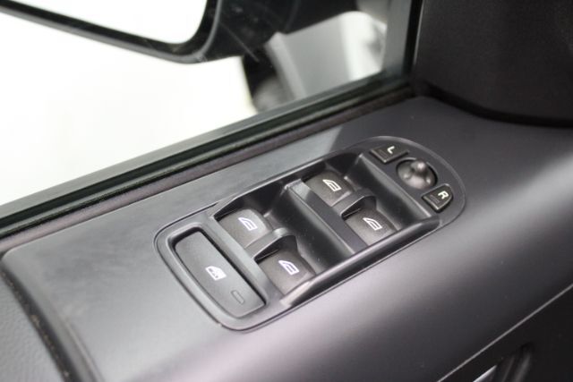 Vehicle image 25 of 28
