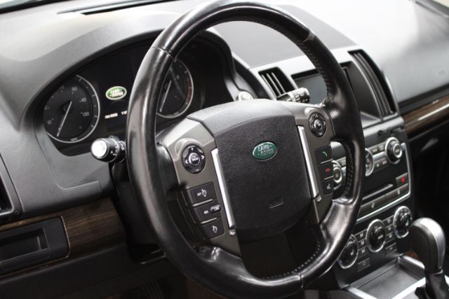 Vehicle image 14 of 28