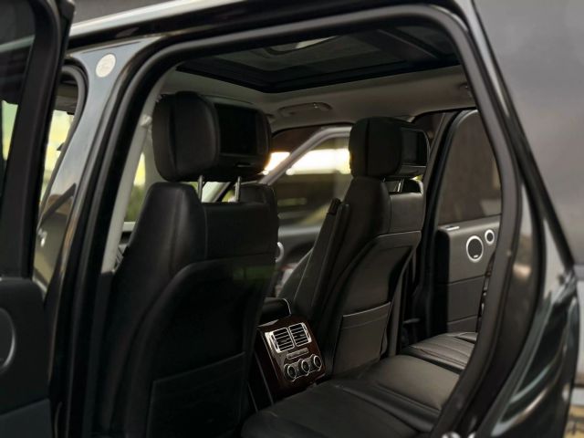 Vehicle image 31 of 42