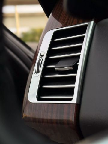 Vehicle image 27 of 42