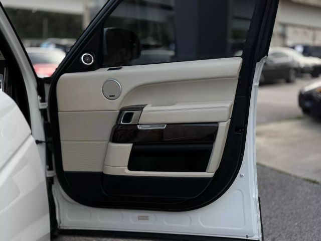 Vehicle image 19 of 32