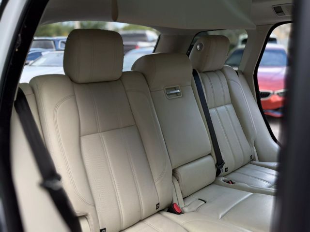 Vehicle image 11 of 32