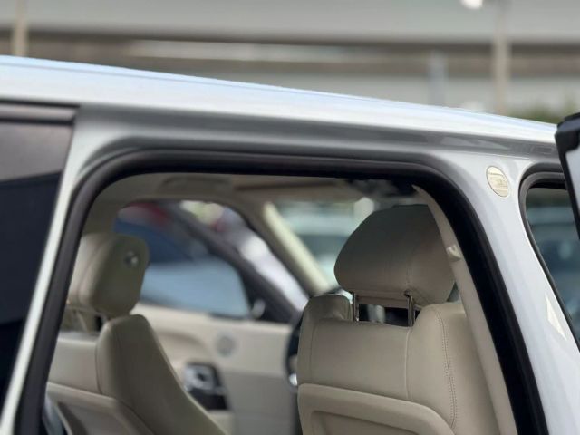 Vehicle image 13 of 32