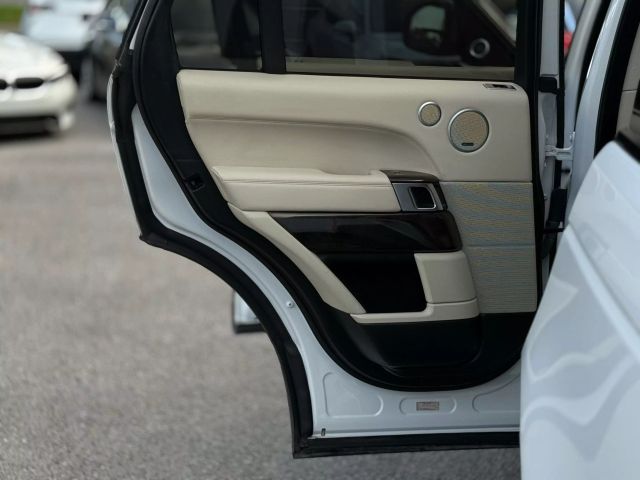 Vehicle image 18 of 32
