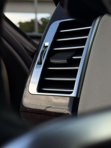 Vehicle image 17 of 32