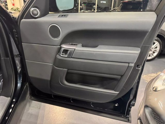 Vehicle image 21 of 28