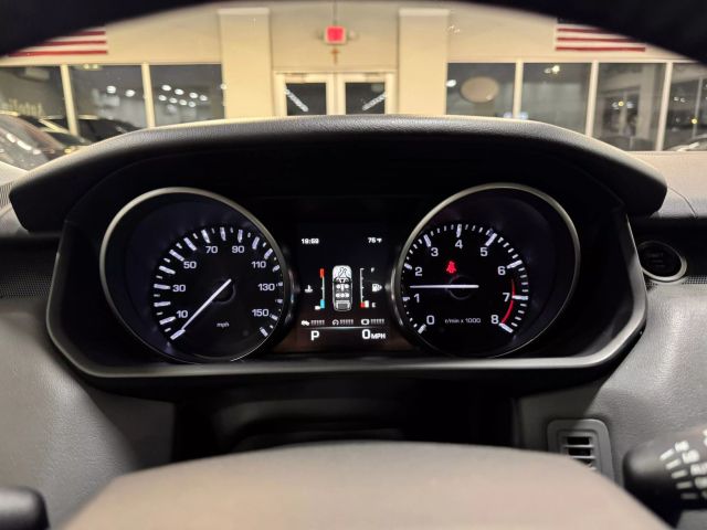 Vehicle image 11 of 28