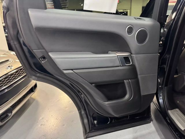 Vehicle image 23 of 28