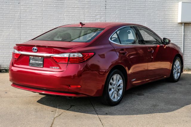 2014 Lexus ES Hybrid 300h Image 3 of 22