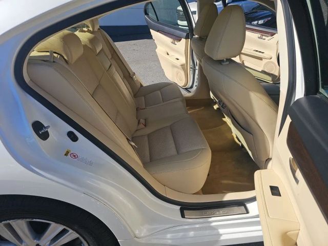 2014 Lexus ES 350 Image 11 of 21