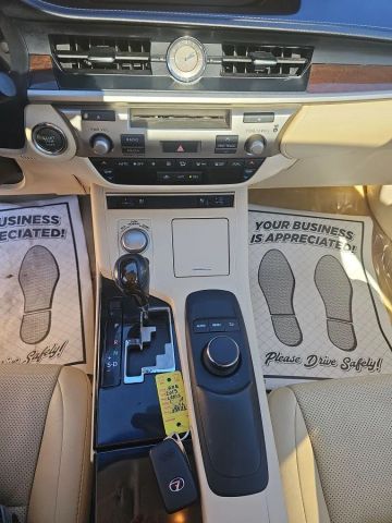 2014 Lexus ES 350 Image 19 of 21