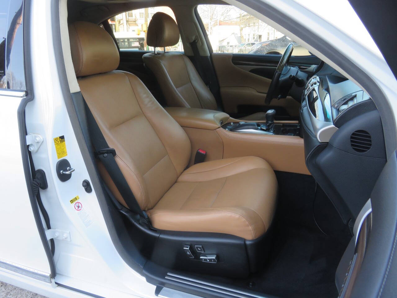 2014 Lexus LS 460 Image 15 of 41