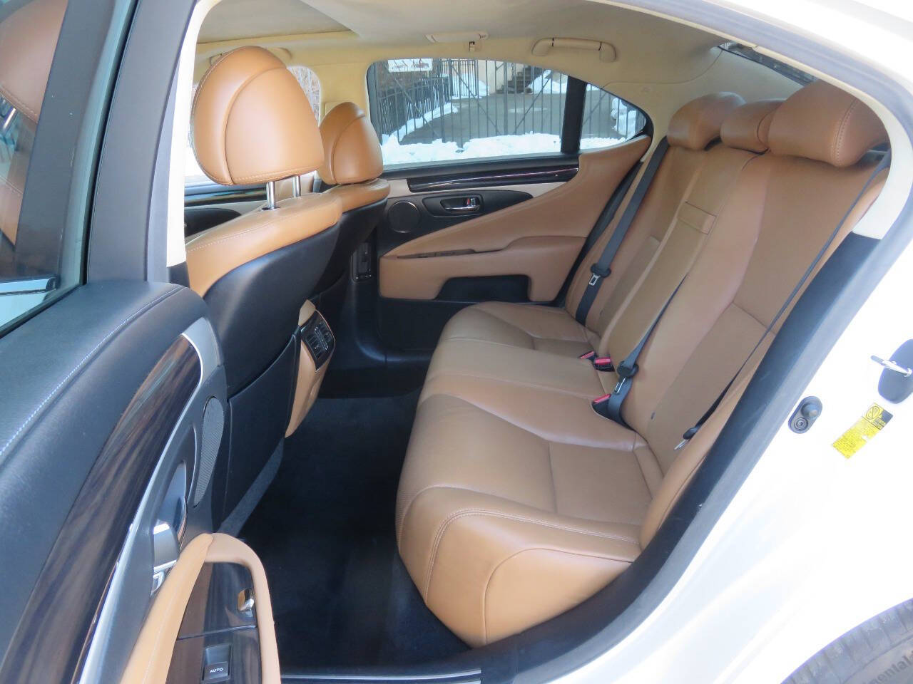 2014 Lexus LS 460 Image 19 of 41