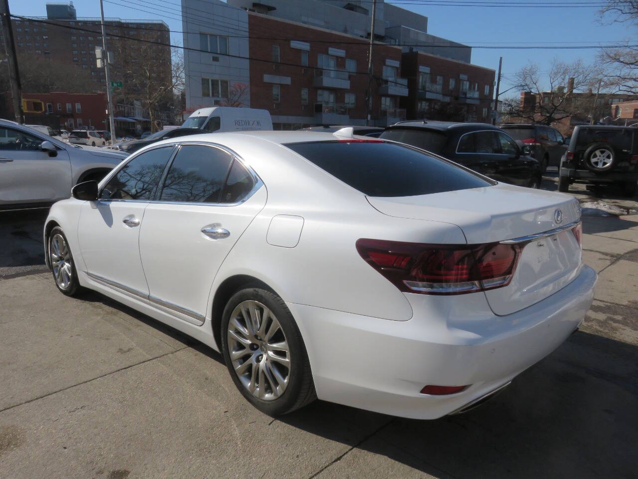 2014 Lexus LS 460 Image 4 of 41