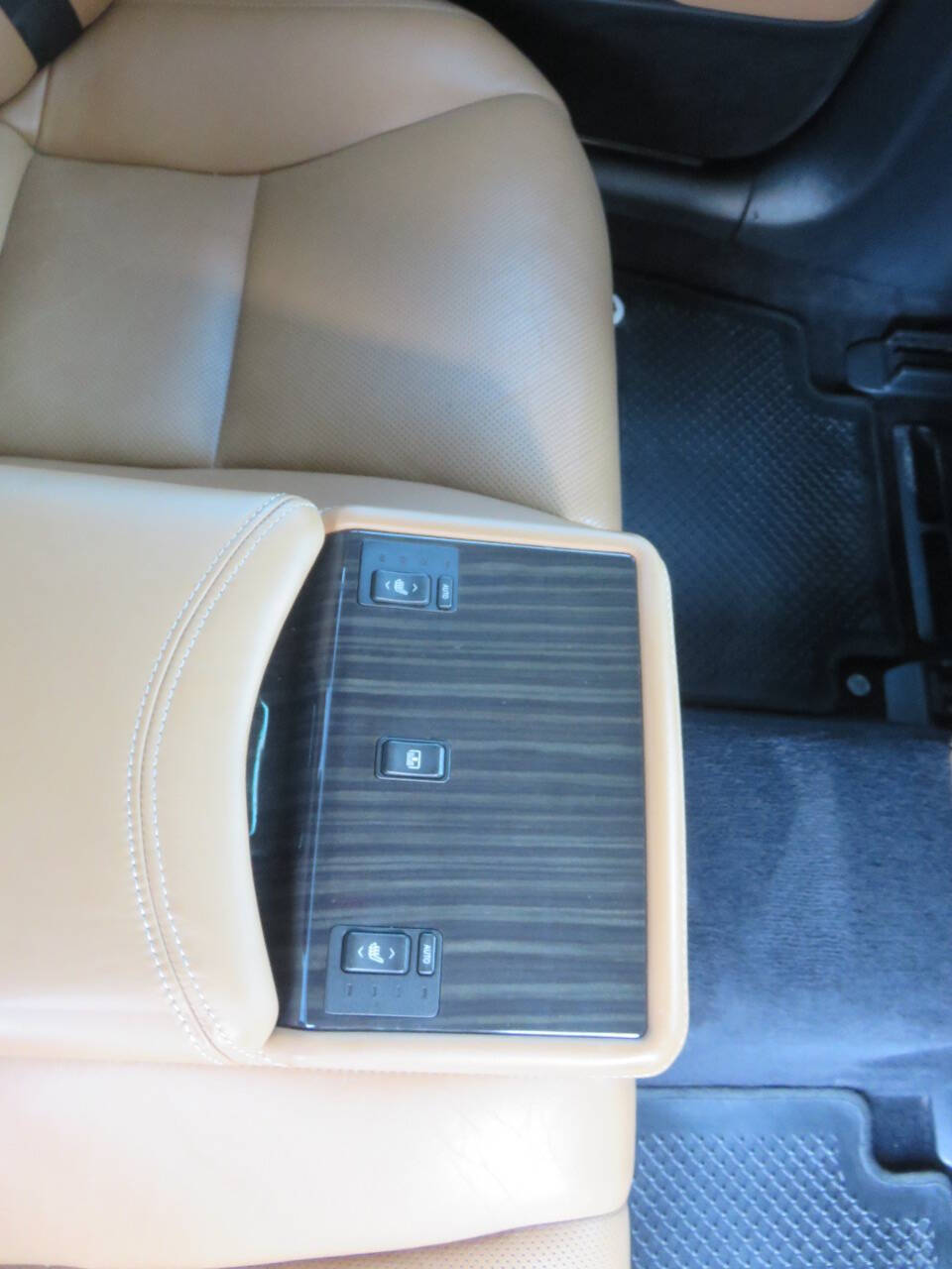 2014 Lexus LS 460 Image 36 of 41