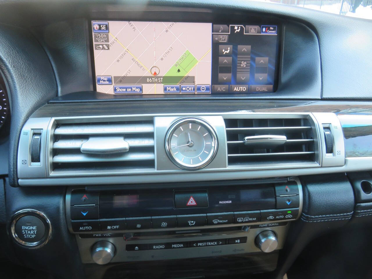 2014 Lexus LS 460 Image 27 of 41