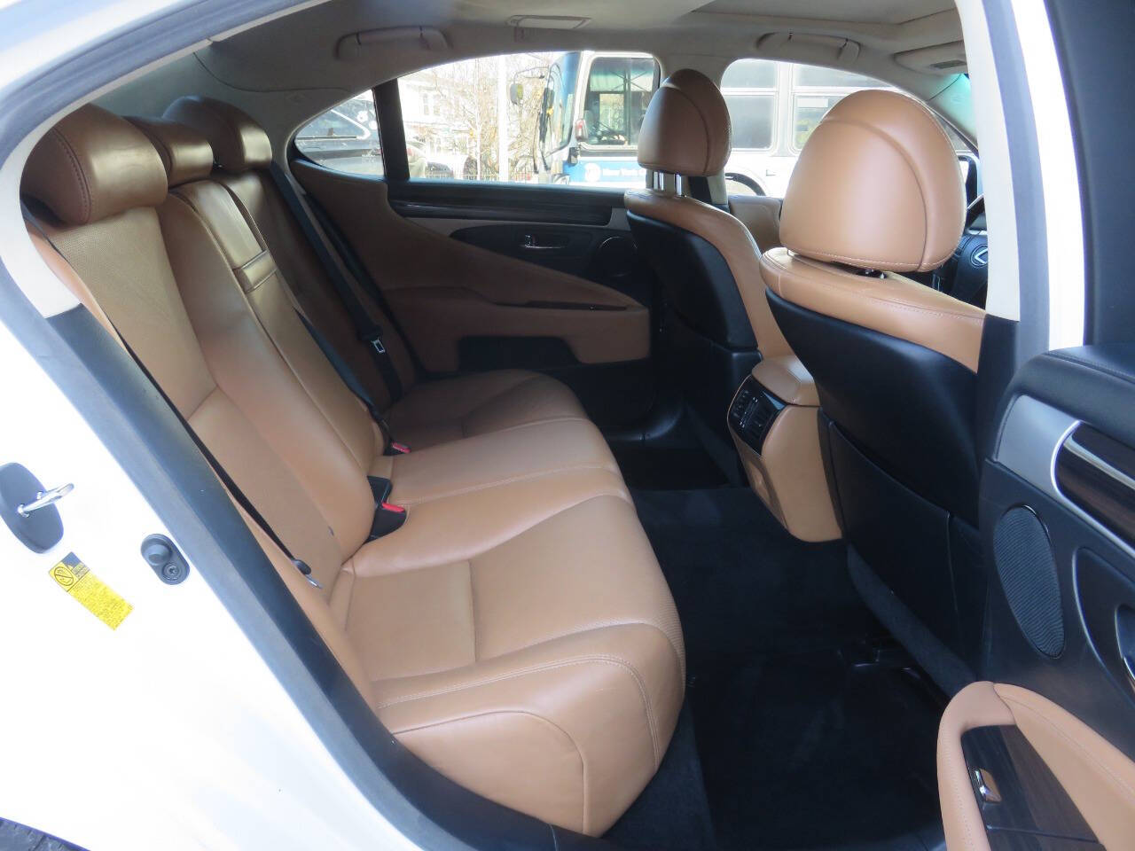 2014 Lexus LS 460 Image 17 of 41