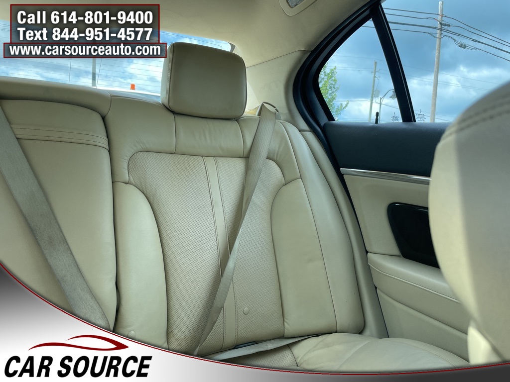 Vehicle image 23 of 25