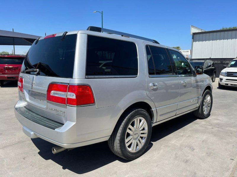 Vehicle image 5 of 21