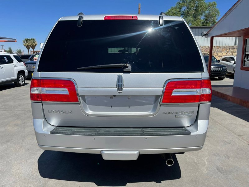 Vehicle image 4 of 21
