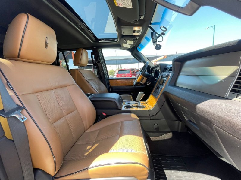 Vehicle image 17 of 21