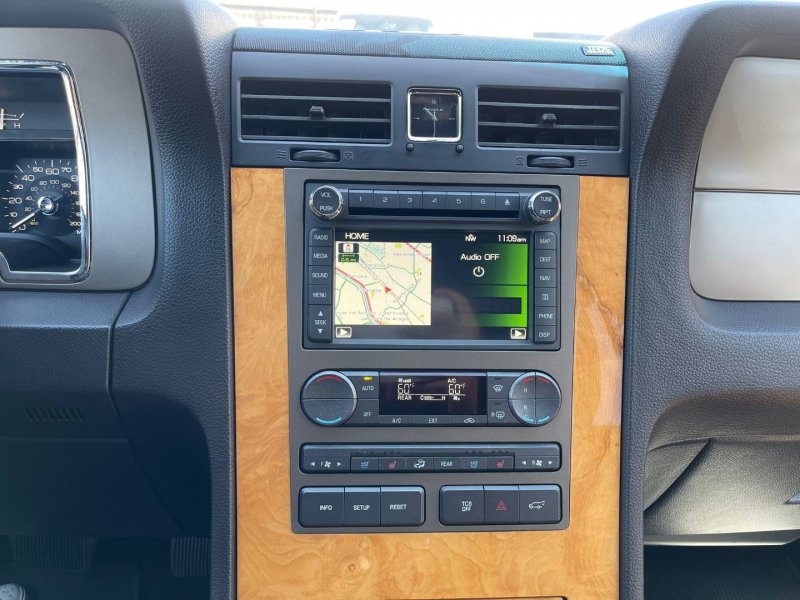 Vehicle image 14 of 21