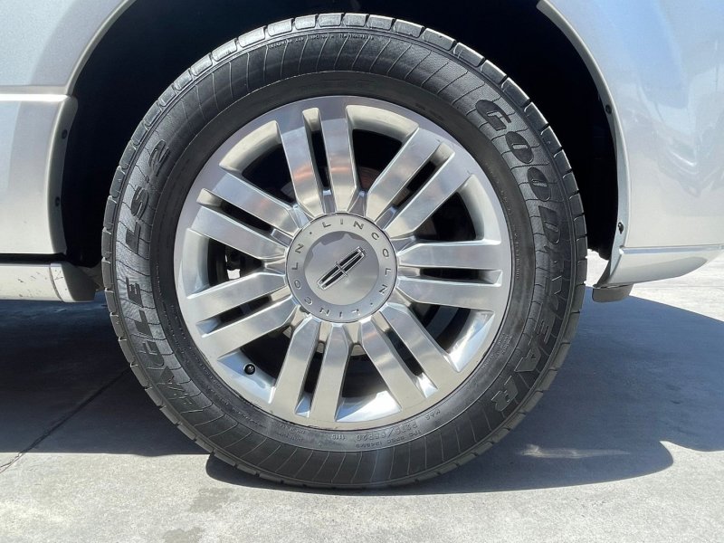 Vehicle image 9 of 21