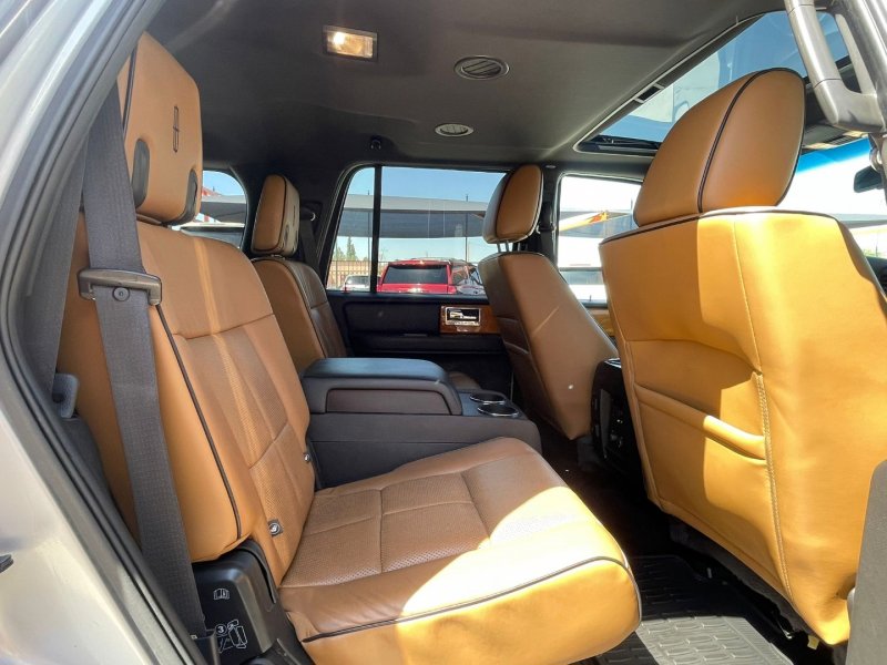 Vehicle image 18 of 21