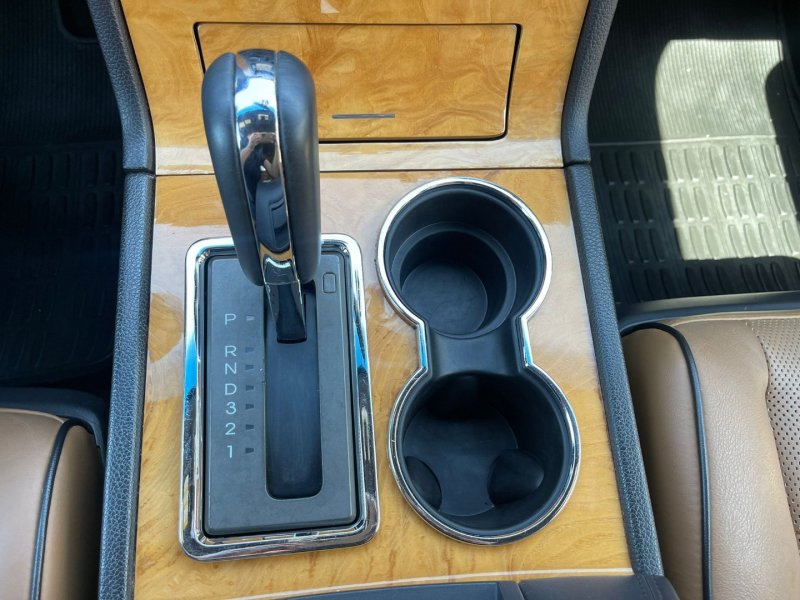 Vehicle image 16 of 21