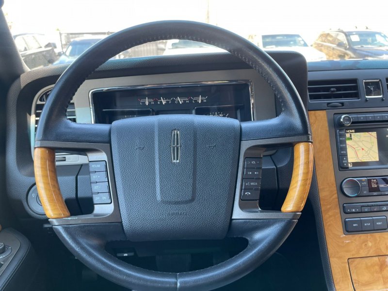 Vehicle image 13 of 21